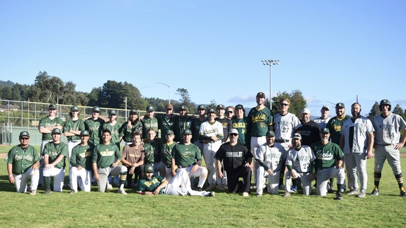 Team photo of the Humboldt baseball club on the field.