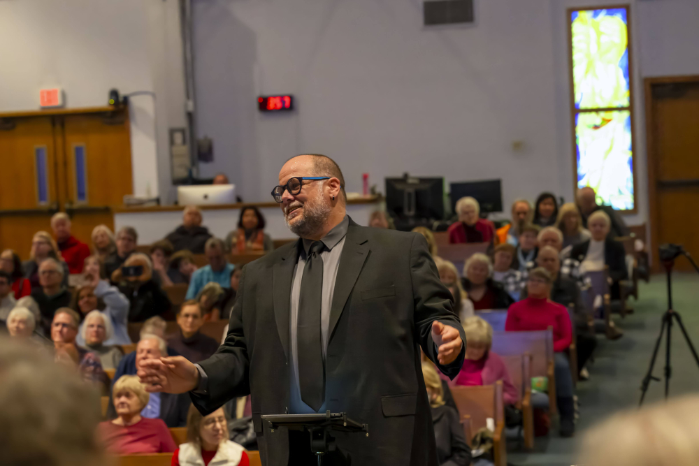 A photo of Jon Souza conducting