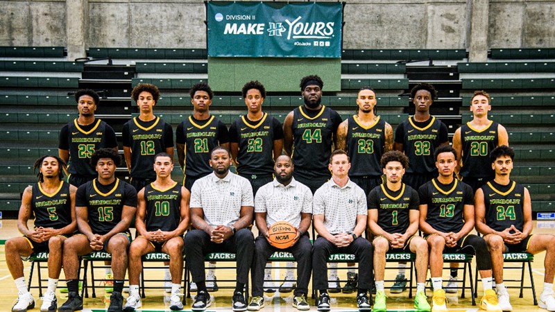 Team photo of Humboldt Men's Basketball on the court.